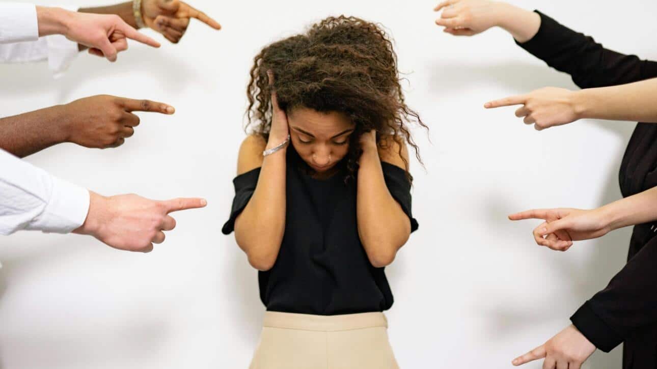 10 Tanda Anda Seorang People Pleaser di Tempat Kerja dan Cara Berhentinya