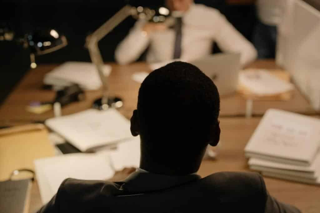 Cara Membuat Keputusan Penting Tanpa Terjebak Analysis Paralysis