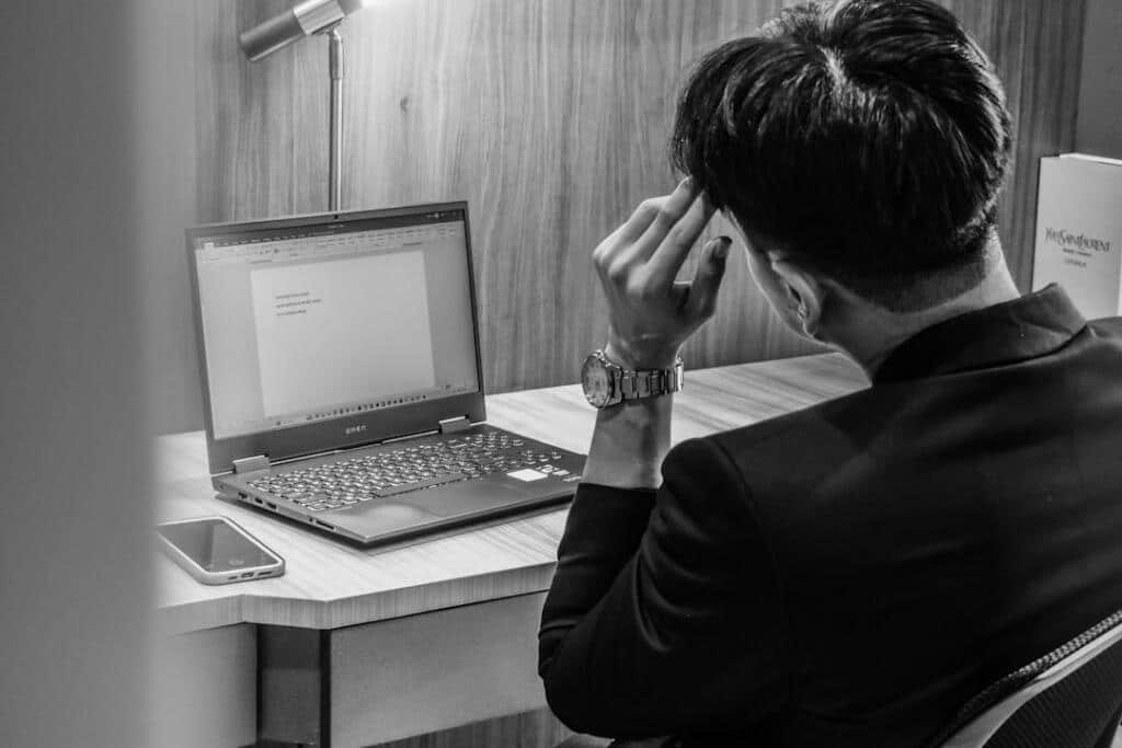 Pengertian Overthinking dan Cara Otak Menciptakan Siklus Pikiran Berulang