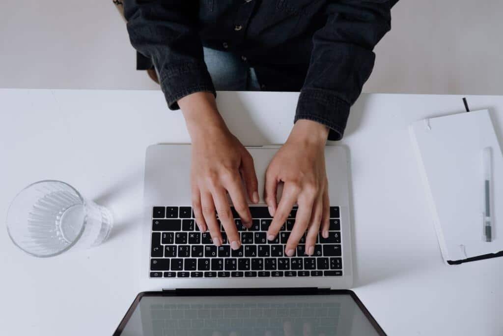 Apa Itu Imposter Syndrome dan Mengapa Sering Menyerang Profesional Berprestasi?