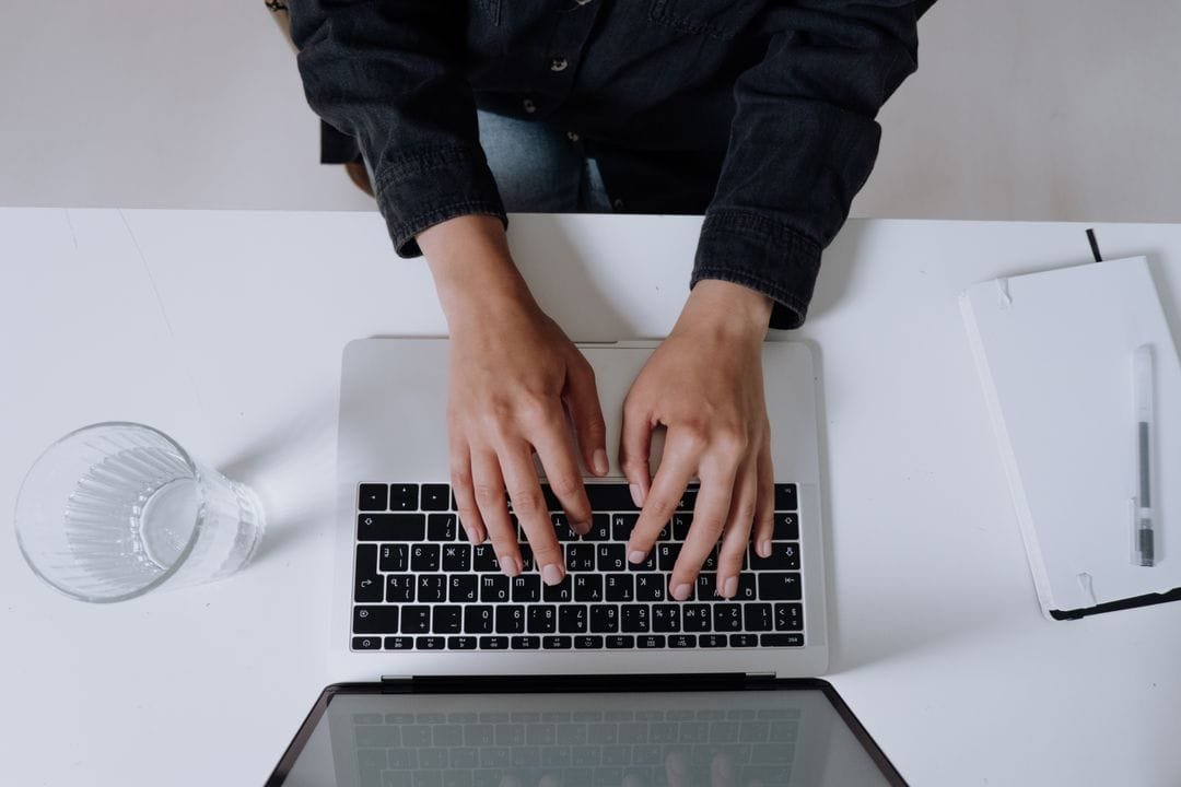 Apa Itu Imposter Syndrome dan Mengapa Sering Menyerang Profesional Berprestasi?