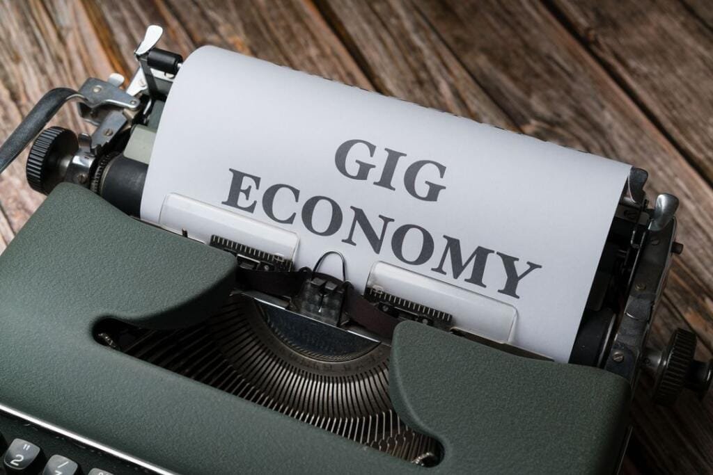 Apa Itu Gig Economy dan Implikasinya bagi Kesehatan Mental Profesional Indonesia